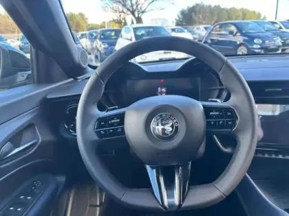 Photo 13 Alfa Romeo Junior  1.2 Ibrida 145ch e-DCT6