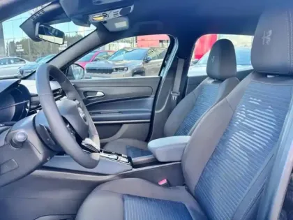 Photo 8 Alfa Romeo Junior  1.2 Ibrida 145ch e-DCT6