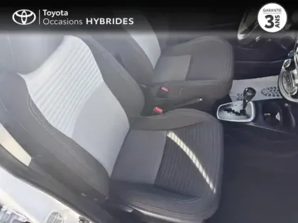 Photo 15 Toyota Yaris  100h France Business 5p RC18