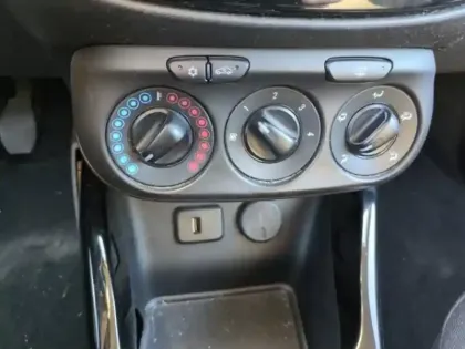 Photo 7 Opel Adam  Rocks 1.4 Twinport 87ch yourself White&Black Start/Stop