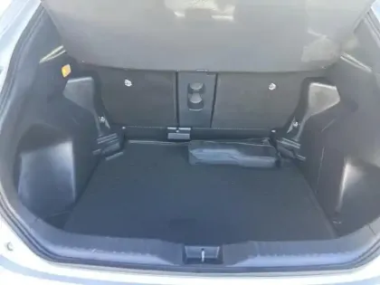 Photo 10 Toyota Yaris  Cross 116h Design Pack Cargo