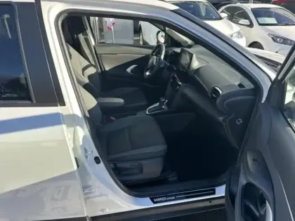 Photo 8 Toyota Yaris  Cross 116h Design Pack Cargo