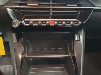 Photo 13 Peugeot 208  1.2 PureTech 100ch S&S Style