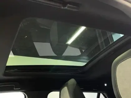 Photo 13 Peugeot 2008  e- 136ch GT Pack