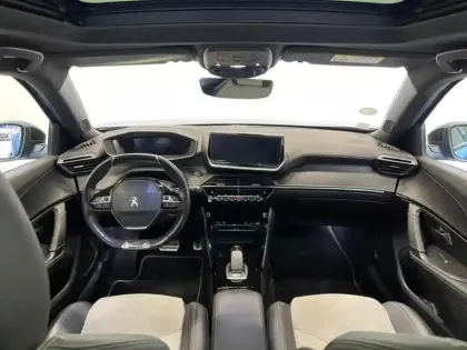 Photo 11 Peugeot 2008  e- 136ch GT Pack