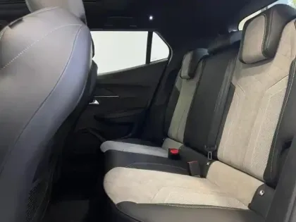 Photo 6 Peugeot 2008  e- 136ch GT Pack