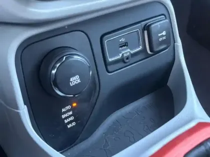 Photo 13 Jeep Renegade  1.4 MultiAir S&S 170ch Limited 4x4 BVA9