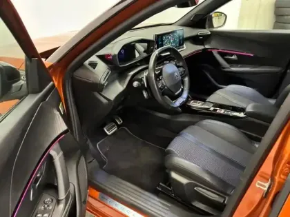 Photo 14 Peugeot 2008  1.2 PureTech 130ch S&S GT EAT8