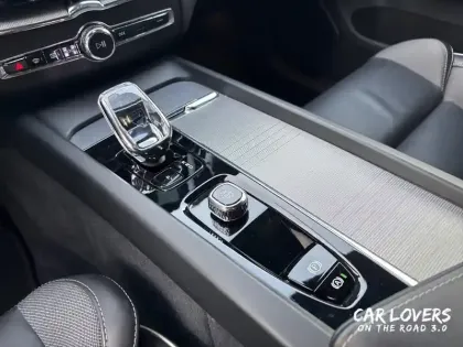 Photo 13 Volvo Xc60  T8 Recharge AWD 310 ch + 145 ch Geartronic 8