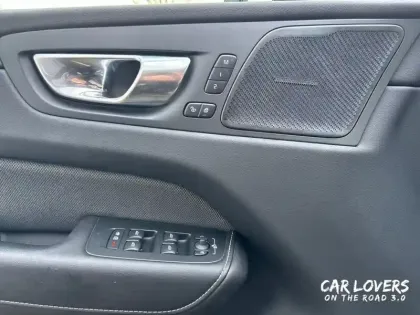 Photo 15 Volvo Xc60  T8 Recharge AWD 310 ch + 145 ch Geartronic 8