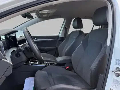 Photo 7 Volkswagen Golf  1.5 eHybrid 204 DSG6