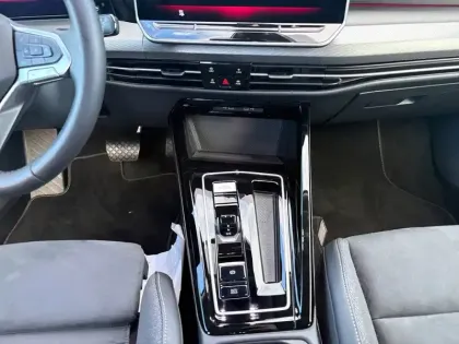 Photo 9 Volkswagen Golf  1.5 eHybrid 204 DSG6