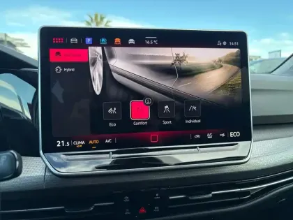 Photo 12 Volkswagen Golf  1.5 eHybrid 204 DSG6