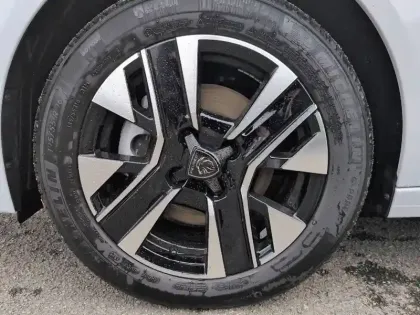 Photo 12 Peugeot 208  Hybrid 110 e-DCS6