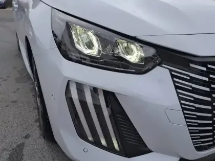 Photo 15 Peugeot 208  Hybrid 110 e-DCS6