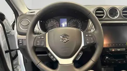 Photo 12 Suzuki Vitara  1.4 Boosterjet Hybrid Auto