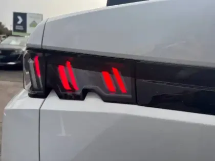 Photo 36 Peugeot 3008  Hybrid 145 e-DCS6