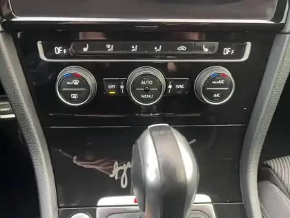 Photo 135 Volkswagen Golf  2.0 TSI 310 DSG7 4Motion