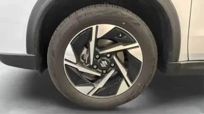 Photo 37 Suzuki Vitara  1.4 Boosterjet Hybrid