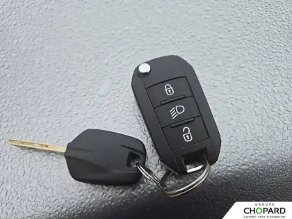 Photo 20 Peugeot 208  PureTech 75 S&S BVM5