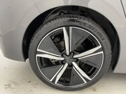 Photo 18 Peugeot 308  Hybrid 136 e-DCS6