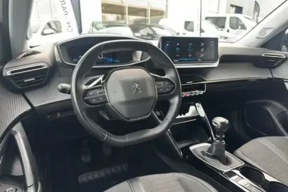 Photo 25 Peugeot 2008  PureTech 130 S&S BVM6