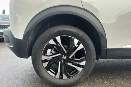 Photo 13 Peugeot 2008  PureTech 130 S&S BVM6