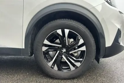 Photo 12 Peugeot 2008  PureTech 130 S&S BVM6