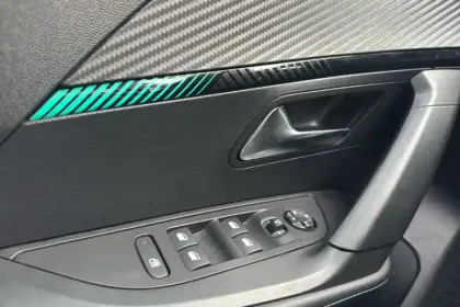 Photo 17 Peugeot 2008  PureTech 130 S&S BVM6