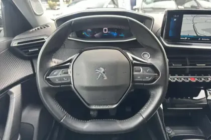 Photo 15 Peugeot 2008  PureTech 130 S&S BVM6