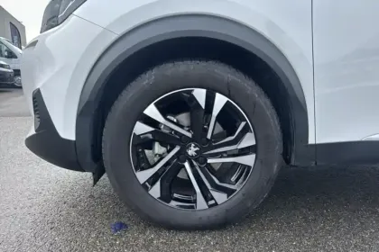 Photo 11 Peugeot 2008  PureTech 130 S&S BVM6