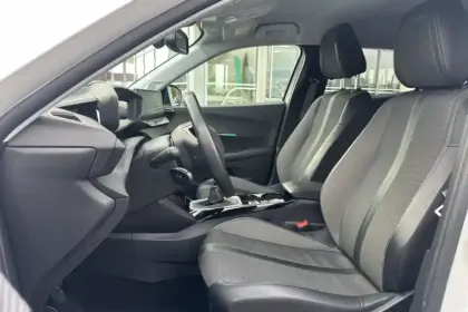 Photo 8 Peugeot 2008  PureTech 130 S&S BVM6