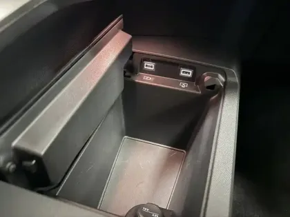Photo 33 Peugeot 3008  Hybrid 145 e-DCS6