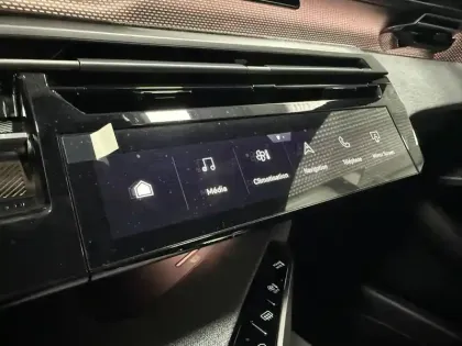 Photo 31 Peugeot 3008  Hybrid 145 e-DCS6