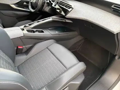 Photo 26 Peugeot 3008  Hybrid 136 e-DCS6