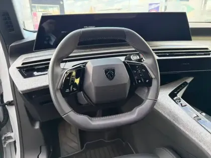 Photo 8 Peugeot 3008  Hybrid 136 e-DCS6