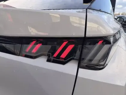 Photo 16 Peugeot 3008  Hybrid 136 e-DCS6