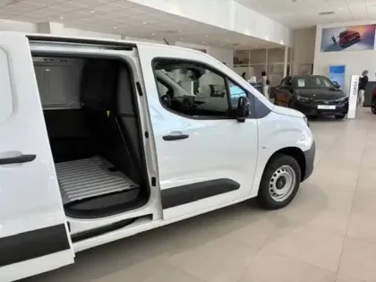 Photo 38 Opel Combo  CARGO M CHARGE UTILE MAJOREE DIESEL 100 CH MANUELLE