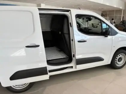 Photo 65 Opel Combo  CARGO M CHARGE UTILE MAJOREE DIESEL 100 CH MANUELLE