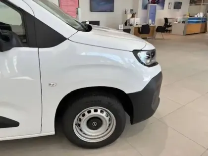 Photo 47 Opel Combo  CARGO M CHARGE UTILE MAJOREE DIESEL 100 CH MANUELLE