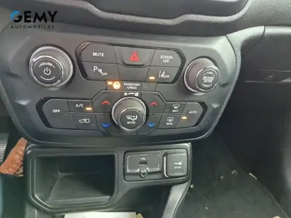 Photo 43 Jeep Renegade  1.0 GSE T3 120 ch BVM6
