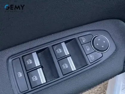 Photo 14 Renault Captur  E-Tech Plug-in 160