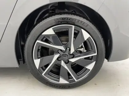 Photo 15 Peugeot 308  Hybrid 145 e-DCS6