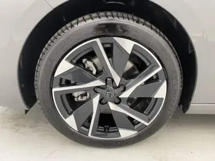 Photo 16 Peugeot 308  Hybrid 145 e-DCS6