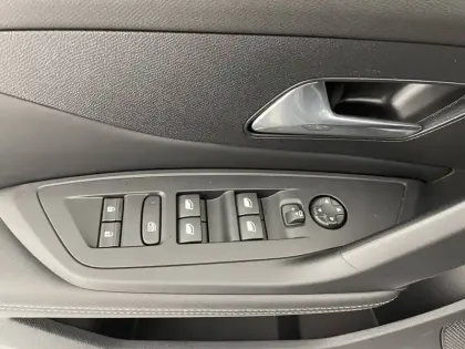 Photo 31 Peugeot 308  Hybrid 145 e-DCS6