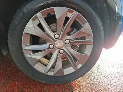 Photo 12 Peugeot 208  Electrique 50 kWh 136ch