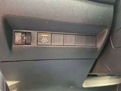 Photo 18 Peugeot 208  Electrique 50 kWh 136ch