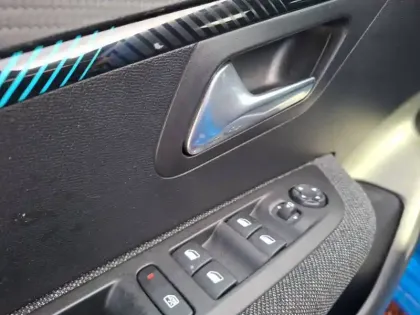 Photo 17 Peugeot 208  Electrique 50 kWh 136ch