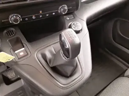 Photo 13 Peugeot Partner  FOURGON STANDARD 1000 KG BLUEHDI 100 S&S BVM5