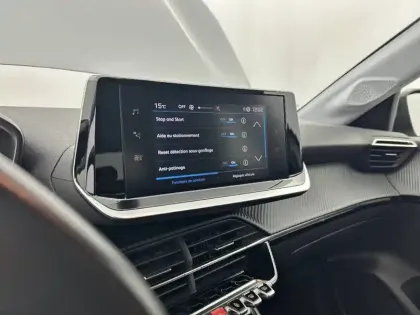 Photo 19 Peugeot 208  PureTech 100 S&S BVM6